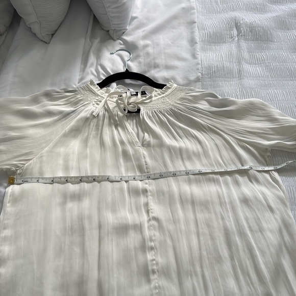 ❤️Collective Concepts Cream Puff Sleeve Blouse with Smocked Bib Collar - Picture 6 of 7